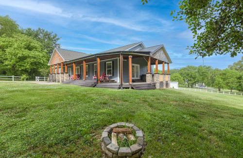 Arden House | Riverside Ranch by AvantStay Mins to Downtown