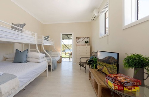 Coolangatta House | Riverside Retreat – absolute river front