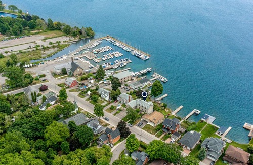 Brockville House | Riverside Retreat