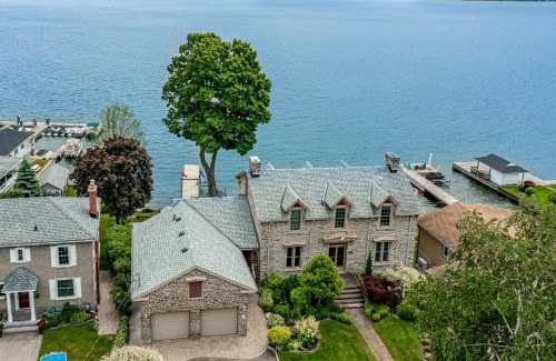 Brockville House | Riverside Retreat