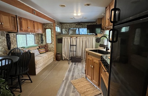 Ridge Manor House | Riverside Retreat, Kayak, Swin, Fish