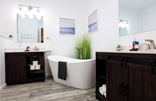 Dennis House | Riverside Retreat - Modern, Sleeps 19, Large Groups, Cinema, Dock, Firepit