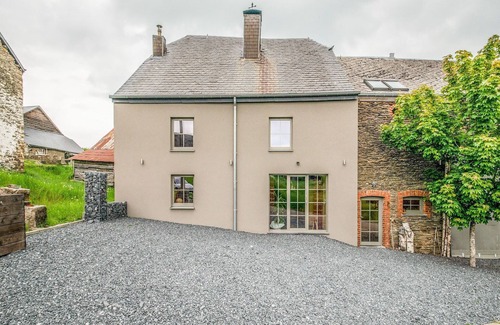 Leglise House | Riverside Villa with Charm