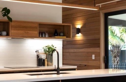 Porepunkah House | Riverstone - Perfectly positioned on the Ovens River and providing a one-of-a-kind experience