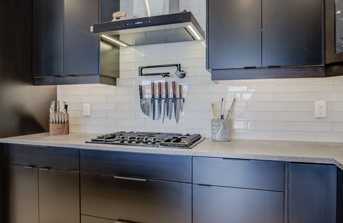 Grand River South House | Rivertrail Retreat - 1 of a Kind Picturesque Deck + Movie theatre + Getaway