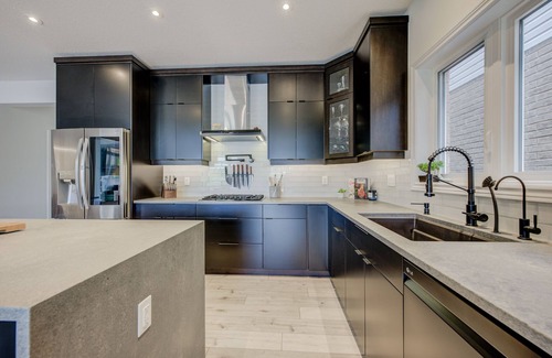 Grand River South House | Rivertrail Retreat - 1 of a Kind Picturesque Deck + Movie theatre + Getaway