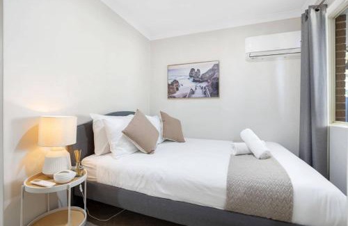 Rivervale House | Rivervale Family Retreat-optus,river,shops,crown