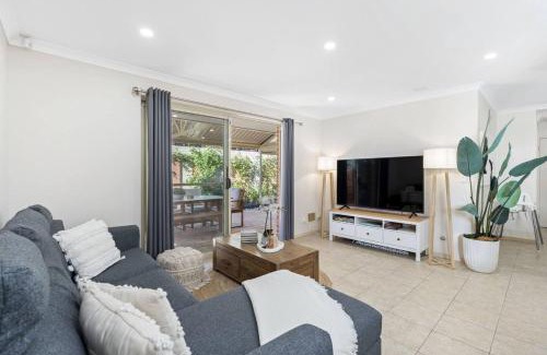 Rivervale House | Rivervale Family Retreat-optus,river,shops,crown