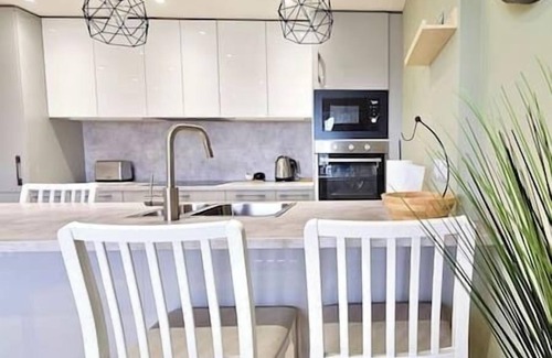 Grangetown Apartment | Riverview Apartment by Switchback Stays