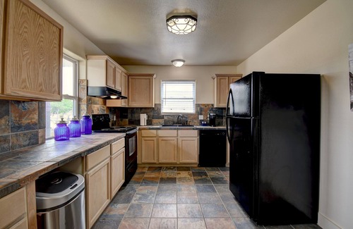 Ingram House | Riverview House, Lower Unit, 2BR/1BA, Sleeps 6, Balcony, Full Kitchen, Grill
