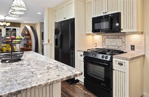 Bigfork House | Riverview Rendezvous—Festive Winter Retreat