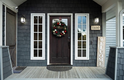 Bigfork House | Riverview Rendezvous—Festive Winter Retreat