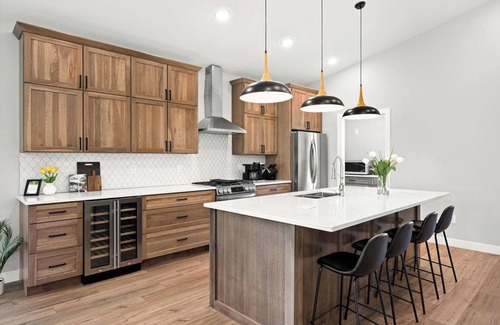 Duluth House | RiverWest Sunrise View - Brand new river view - Dog friendly- Sauna