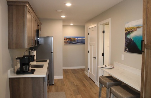 Duluth House | RiverWest Sunrise View - Brand new river view - Dog friendly- Sauna