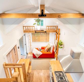 Woodfibre House | Riverwood Retreat-hot tub and cedar sauna on the river