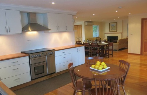 Dunsborough House | Riviera Retreat Minutes to Geographe Bay and Town