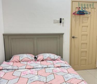 Kampung Gong Badak House | RJ Prima (UMT, UniSZA, Spacious, Beach + Netflix)
