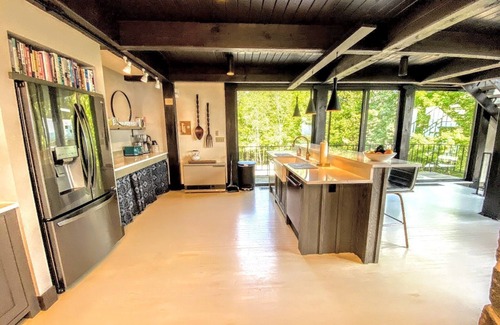 Whitefield House | RL Breathtaking views, private mountain retreat. Hot Tub, Dog Friendly, 4WD recommended!
