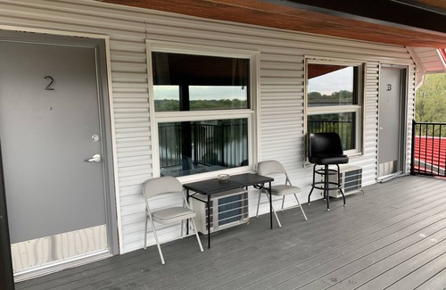 Warsaw Hotel | Rm 3 - Waterfront Double Queen/2nd floorn