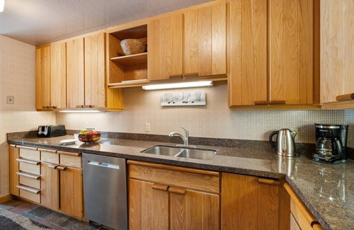 Moose Wilson Road House | RMR: Greyling 4513 Condo in The Aspens/Wilson,WY