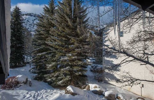 Teton Village Condo | RMR: Gros Ventre A5 Condo in Teton Village