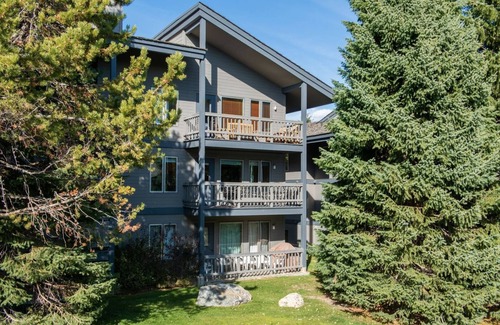 Teton Village Condo | RMR: Rendezvous A5 Condo in Teton Village