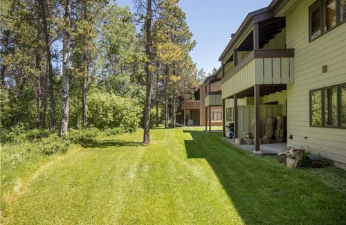 Moose Wilson Road Condo | RMR: Strawberry 3922 Condo in The Aspens/Wilson,WY