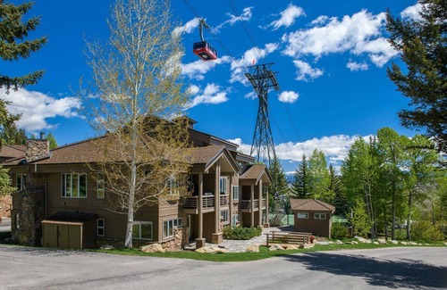 Teton Village House | RMR: Tram Tower 3 Condo in Teton Village