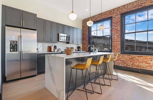 Arts/Warehouse District Hotel | Roami at Brassline Group Friendly #84