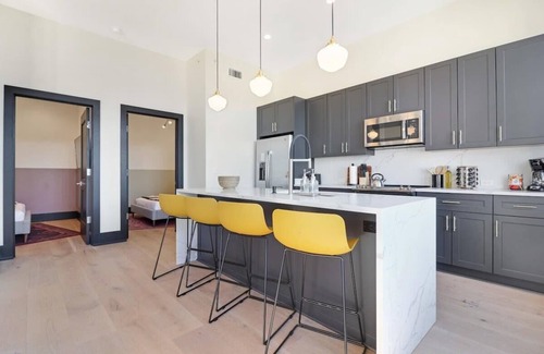 Arts/Warehouse District Hotel | Roami at Brassline Group Friendly #84