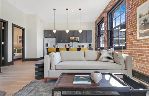 Arts/Warehouse District Hotel | Roami at Brassline Group Friendly #85