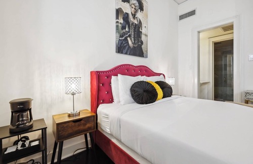 French Quarter Hotel | Roami at St. Helene | Chartres St. Combo #20