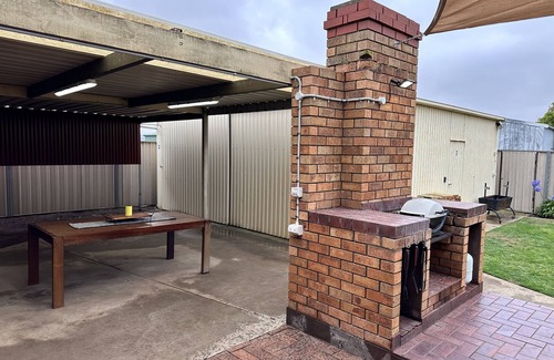 Dalrymple House | Robertsons Rest - Comfortable 3 bedroom holiday home. Off Peak Special!