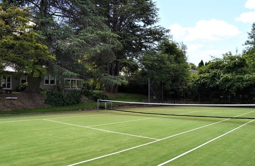 Moss Vale House | Robin Hill Manor - Stay 3 Pay 2