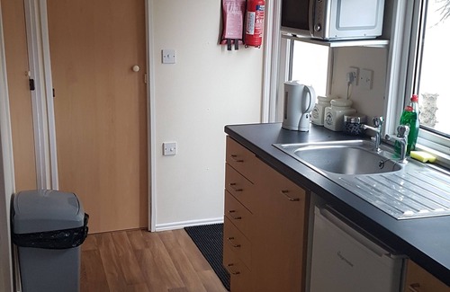 Kneesall Cottage | Robin Hood Retreat 2 Bedroom Chalet Free Parking