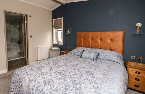 St Fillans Cottage | ROBIN LODGE, family friendly, with a garden in St Fillans