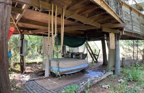 Lockhart Apartment | Robin's Nest Treehouse