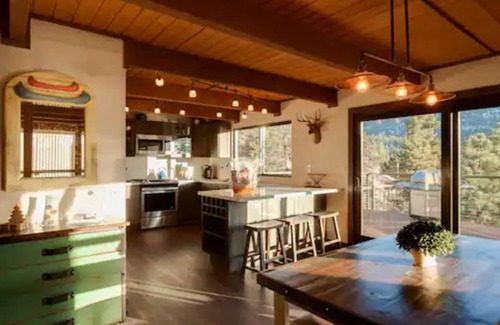 Upper Moonridge Ski Chalet | "Robins Nest" Slope Views, spa, pets ok.