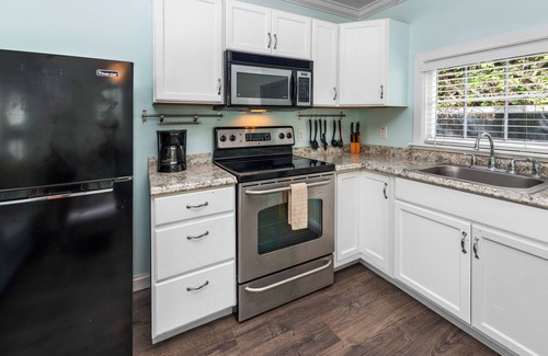 Key West Historic District Cottage | ~ROBINSON CRUSOE COTTAGE~ Delight in island vibes in this home with a pool.