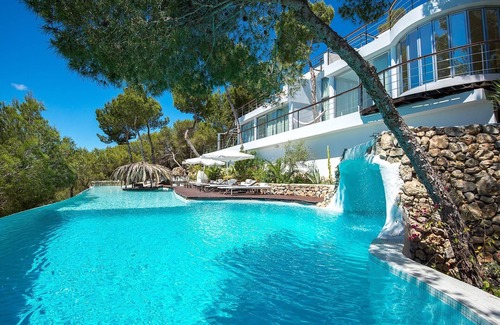 Sant Josep de sa Talaia Villa | Roca Ibiza Un refugio VIP donde el lujo se encuentra con la exclusividad.