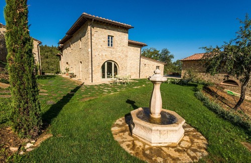 Castellina in Chianti Apartment | Roccia 2BR apart PRM OK in restored Farm w Pool and Spa, ground floor terrace