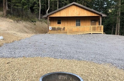 Weedville House | Rock Hill Cabins - Bear Den