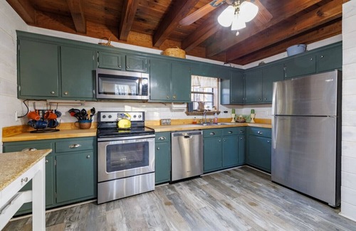 Mentone Ski Chalet | Rock Home I 2MI to Desoto I 3 Acres I Horse Shoes