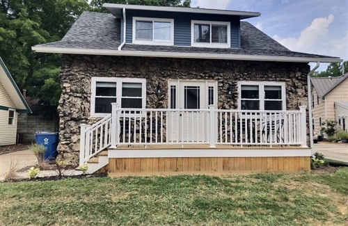 Huron House | Rock House - Lake Views & 15 Mins to Cedar Point