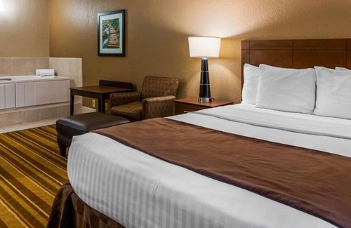 Marshalltown Hotel | Rock Island Inn & Suites Marshalltown