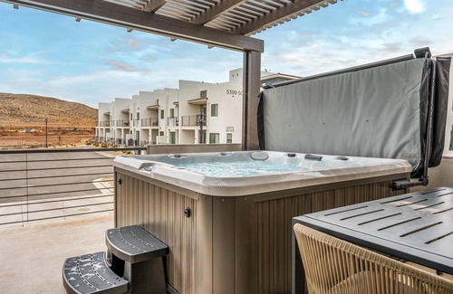 St. George House | Rock n' Relax at Desert Color: Lagoon + Beaches