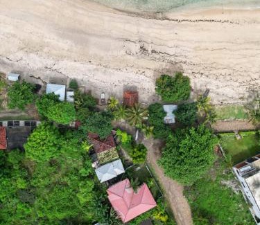 Hu'u House | Rock Pool Homestay