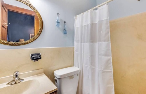 Faubourg Marigny Hotel | Rock the Night Away in Historic Guest House
