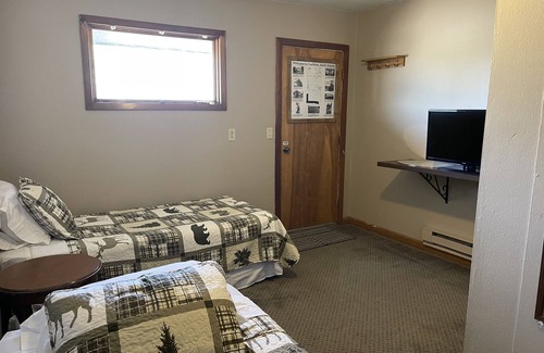 Faulkton House | Rockin' E #2 - clean, updated motel room