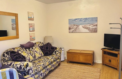Beadnell House | Rockpool Cottage Pet Friendly with Enclosed Garden In a Quiet Peaceful Village